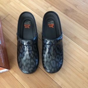 Dansko Pro XP leopard iridescent 37
